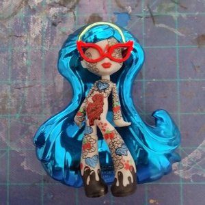 monster high ghoulia chase vinyl figure